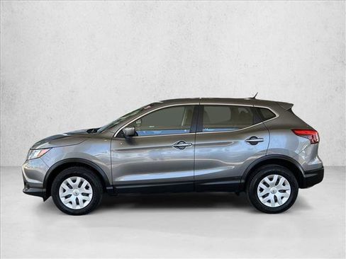 Used 2019 Nissan Rogue Sport S image 2