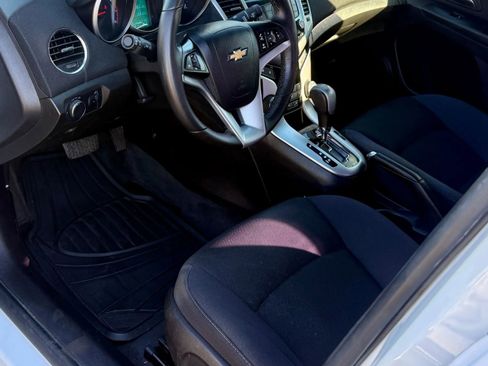 Used 2014 Chevrolet Cruze LT w/ Technology Package image 12