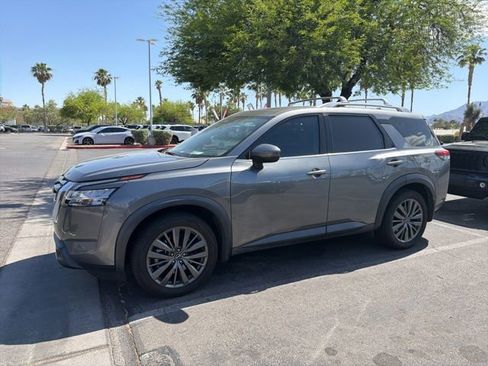 Used 2022 Nissan Pathfinder SL w/ SL Premium Package FWD image 2