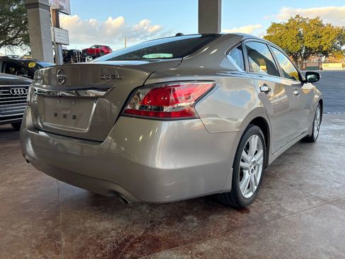 Used 2014 Nissan Altima 3.5 SL image 6