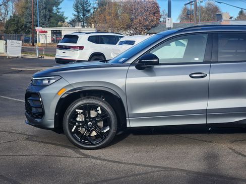 New 2026 Volkswagen Tiguan SE R-Line image 2