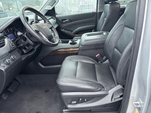 Used 2020 Chevrolet Suburban LT image 8