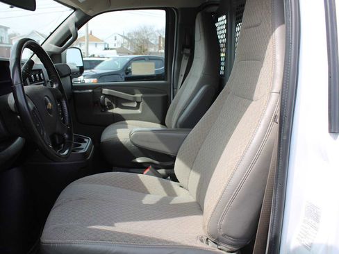 Used 2022 Chevrolet Express 2500 Work Van w/ Driver Convenience Package image 7