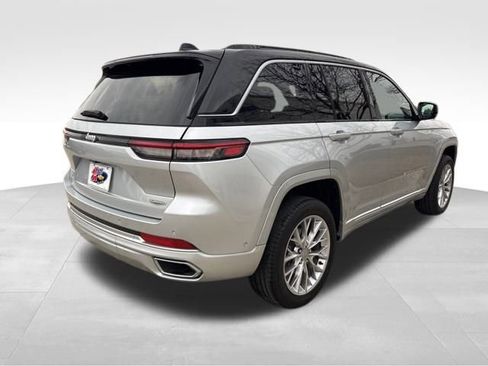 Used 2024 Jeep Grand Cherokee Summit image 7