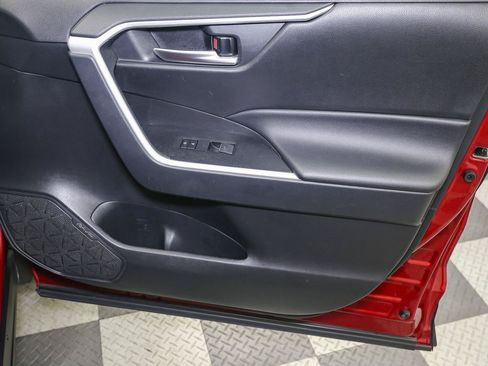 Used 2025 Toyota RAV4 XLE AWD/4WD image 18