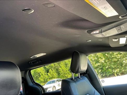 Used 2025 Chrysler Pacifica Select FWD image 19