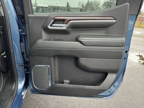 Used 2024 GMC Sierra 1500 SLT image 9