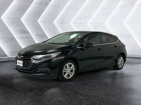 Used 2017 Chevrolet Cruze LT image 3