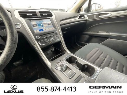 Used 2018 Ford Fusion SE w/ Fusion SE Technology Package image 18