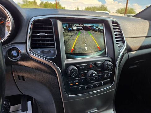 Used 2018 Jeep Grand Cherokee Altitude RWD image 38