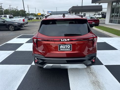 Used 2024 Kia Seltos S FWD image 4