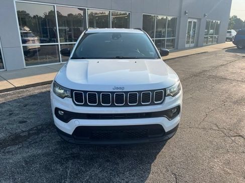 Used 2024 Jeep Compass Latitude AWD/4WD image 2