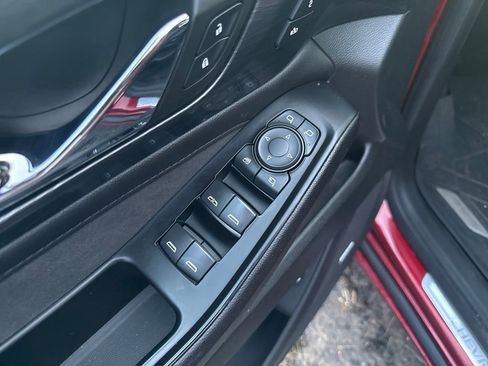 Used 2023 Chevrolet Traverse High Country image 17