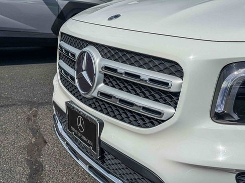 Used 2022 Mercedes-Benz GLB 250 4MATIC w/ Premium Package Lite image 3