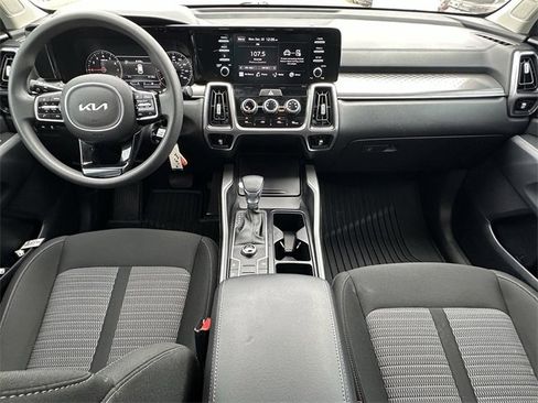 Used 2023 Kia Sorento LX image 9