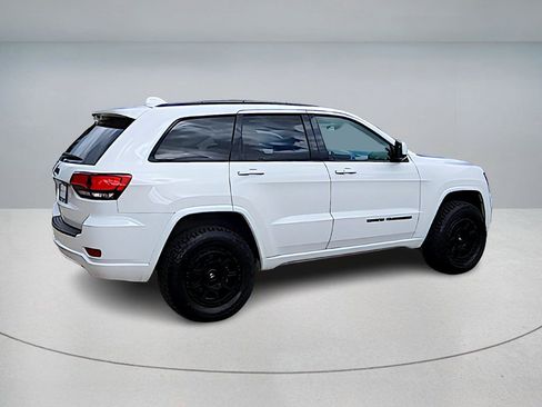Used 2020 Jeep Grand Cherokee Altitude image 6