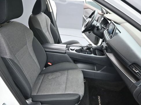 Used 2023 Nissan Rogue SV image 21