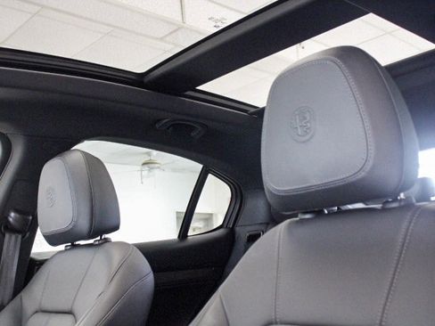 Used 2022 Alfa Romeo Stelvio Ti image 22