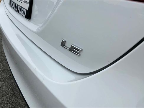 Used 2022 Toyota Camry LE image 9