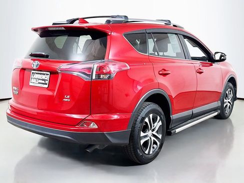Used 2017 Toyota RAV4 LE AWD/4WD image 4
