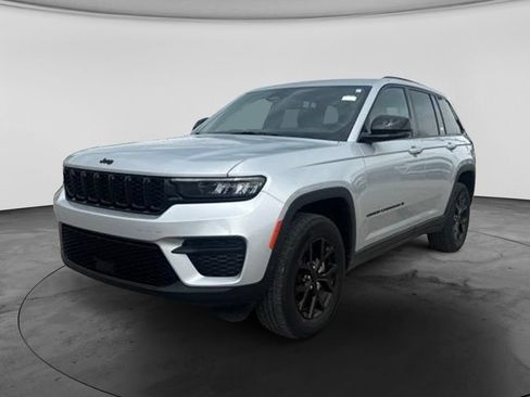Used 2024 Jeep Grand Cherokee Altitude AWD/4WD image 6