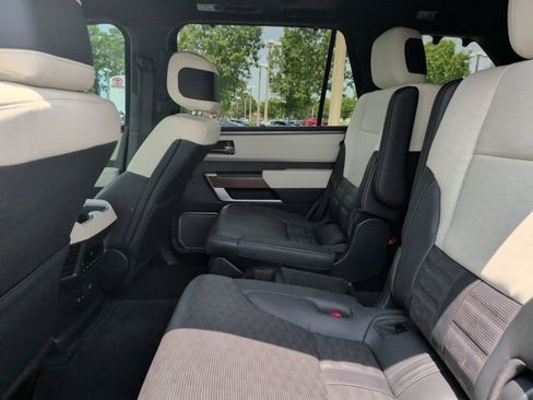Used 2024 Toyota Sequoia Capstone AWD/4WD image 30