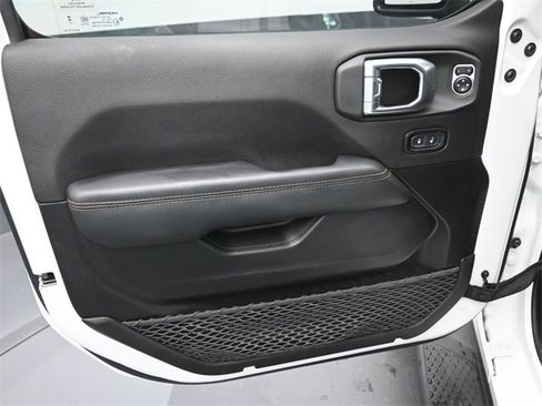 Used 2023 Jeep Gladiator Overland image 21