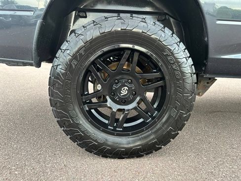 Used 2017 RAM 1500 Classic SLT AWD/4WD image 35