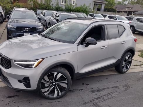 New 2025 Volvo XC40 B5 Ultra w/ Climate Package image 3