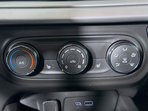 Used 2024 Chevrolet Trax LS w/ LS Convenience Package image 23