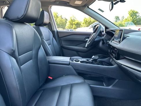 Used 2023 Nissan Rogue SV w/ SV Premium Package image 16