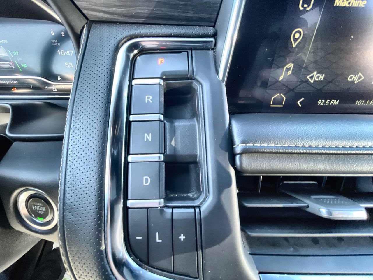 Used 2024 GMC Yukon SLT RWD image 16