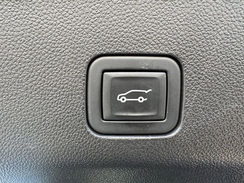 Used 2022 GMC Yukon Denali w/ Denali Premium Package image 36