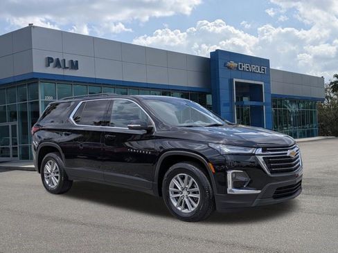 Certified 2023 Chevrolet Traverse LT FWD image 1