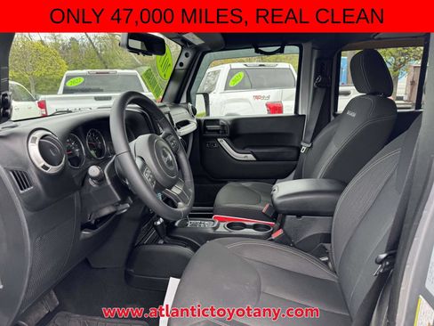 Used 2017 Jeep Wrangler Unlimited Sahara w/ Dual Top Group AWD/4WD image 17