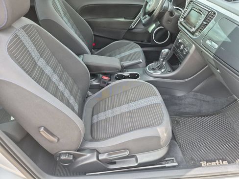 Used 2013 Volkswagen Beetle Turbo FWD image 22