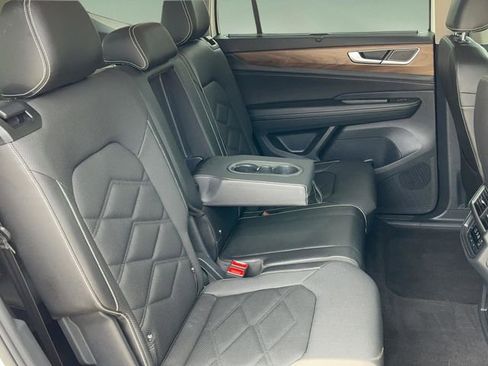 Used 2025 Volkswagen Atlas SE image 20