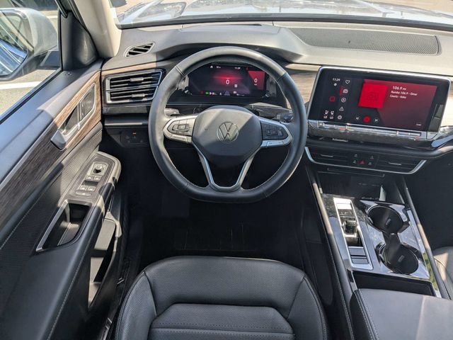 Used 2025 Volkswagen Atlas SEL AWD/4WD image 17