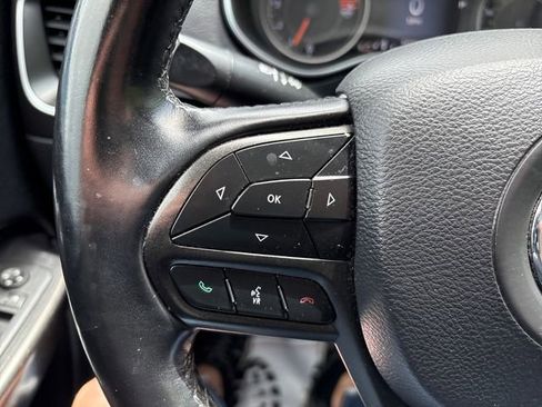 Used 2019 Jeep Cherokee Trailhawk AWD/4WD image 12