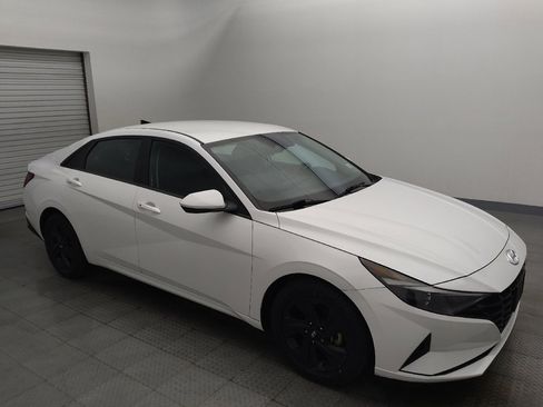 Used 2022 Hyundai Elantra SEL image 11