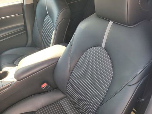 Used 2024 Toyota Camry SE image 11