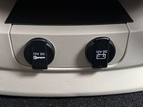 Used 2018 Dodge Grand Caravan SE w/ UConnect Hands-Free Group image 49