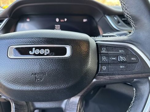 Certified 2022 Jeep Grand Cherokee Limited image 37