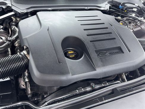 Used 2023 Land Rover Discovery Metropolitan Edition image 65