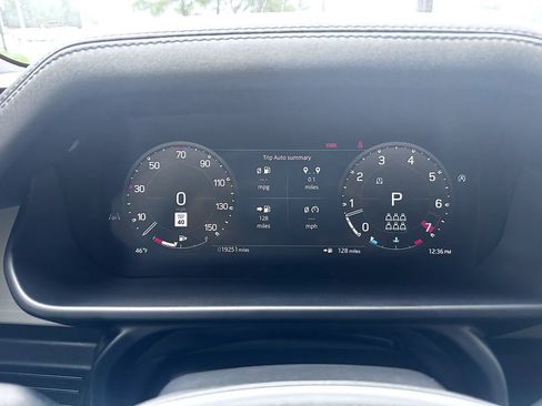 Used 2024 Land Rover Defender 130 S image 24