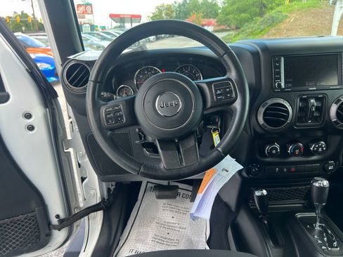 Used 2018 Jeep Wrangler Unlimited Sport S image 14