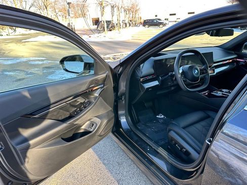 Used 2025 BMW i5 xDrive40 image 14