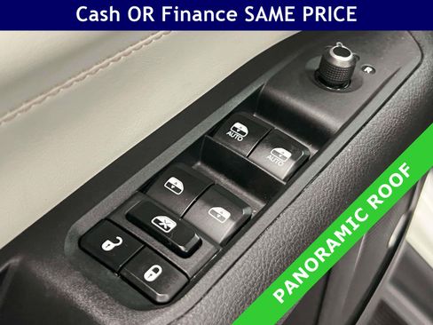 Used 2023 Jeep Compass Limited w/ Sun and Sound Group AWD/4WD image 18