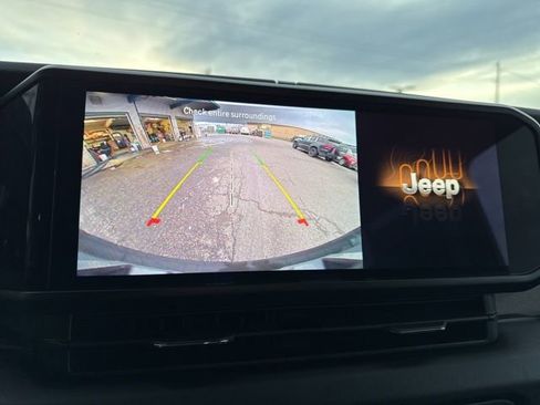 Used 2024 Jeep Wrangler Sahara image 32