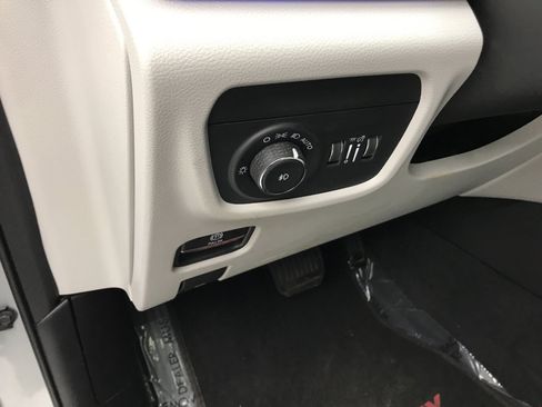 Used 2022 Jeep Grand Cherokee Overland w/ Adv Protech Group III image 10